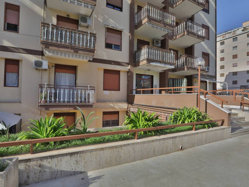 Appartamento a Palermo in Via Ammiraglio Persano, 24 - Foto 2