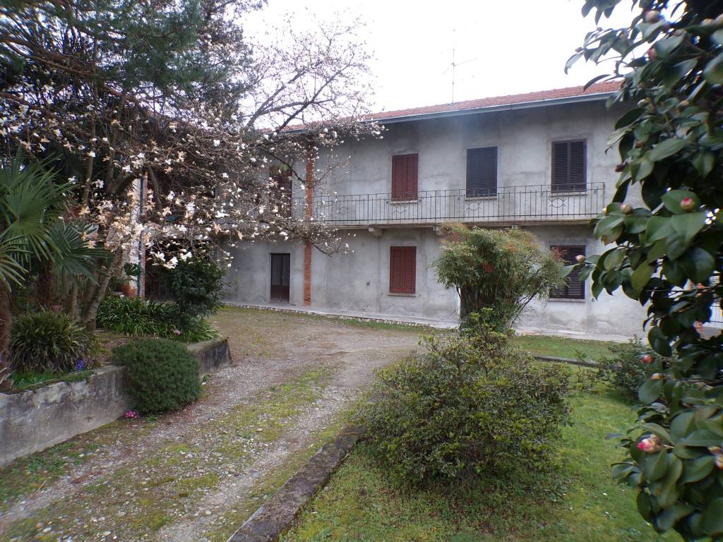 Casa indipendente a Brebbia in Via cavallotti - Foto 2
