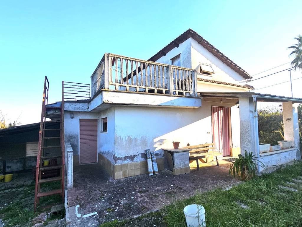 Villa a Aprilia in Via Fossignano - Foto 2