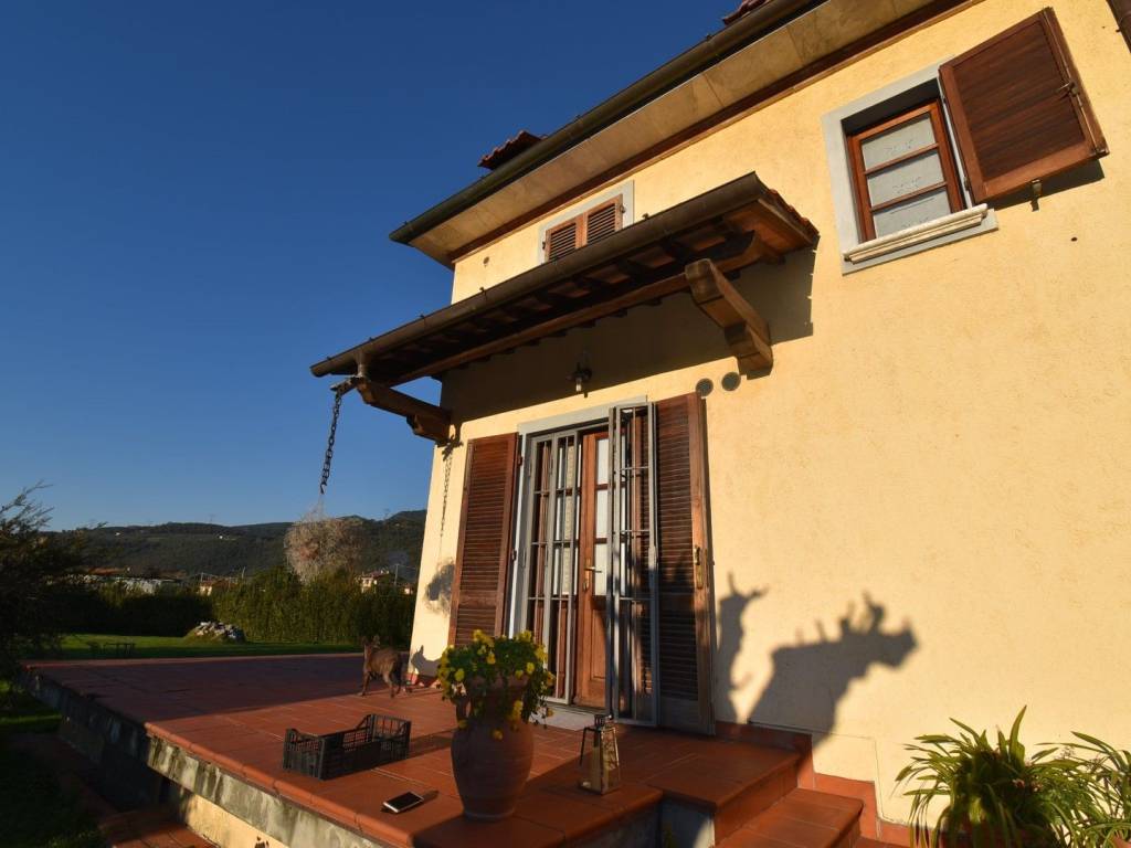 Villa a Seravezza in Via Vitale - Foto 2