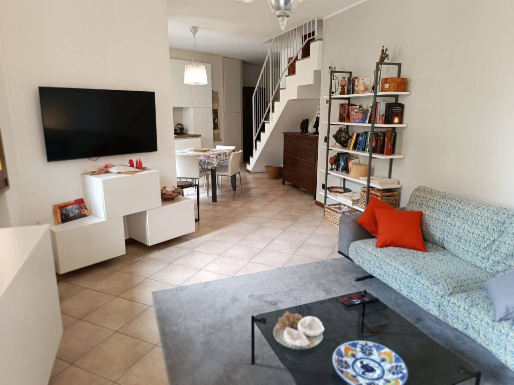 Appartamento a Azzate in Via Isonzo - Foto 2