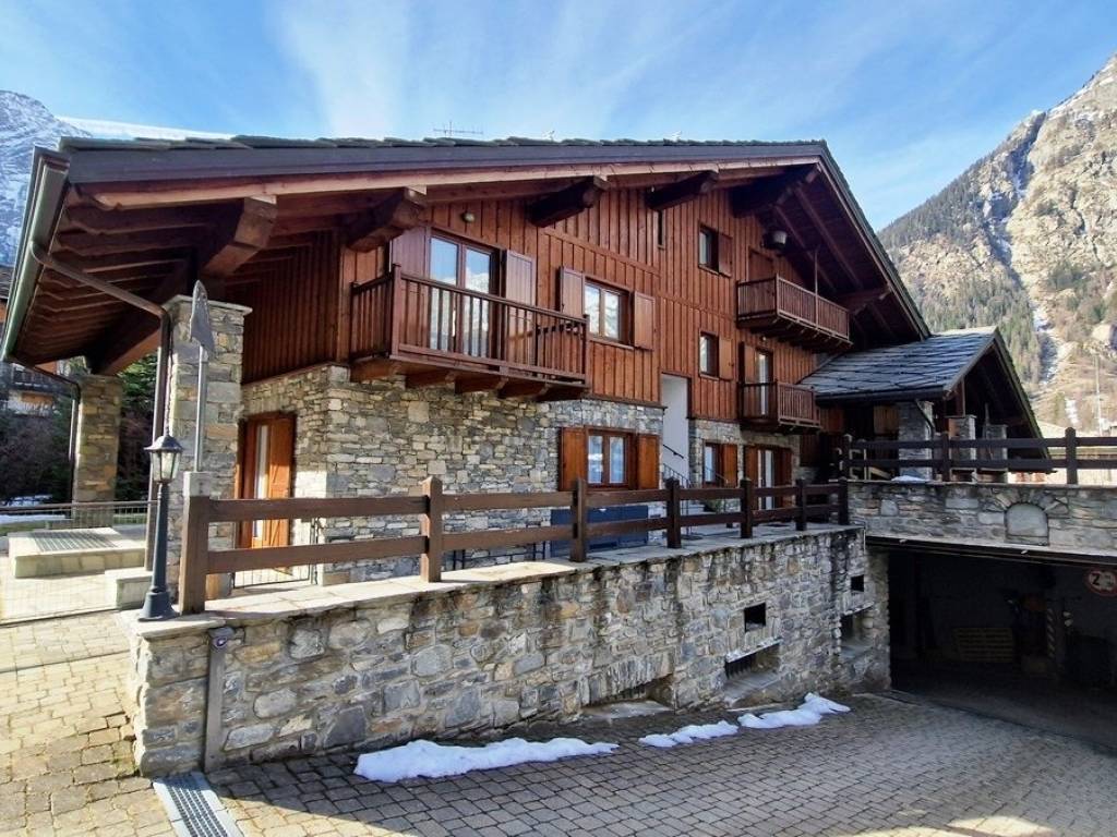 Villetta a schiera a Courmayeur in Via Circonvallazione, 52 - Foto 2