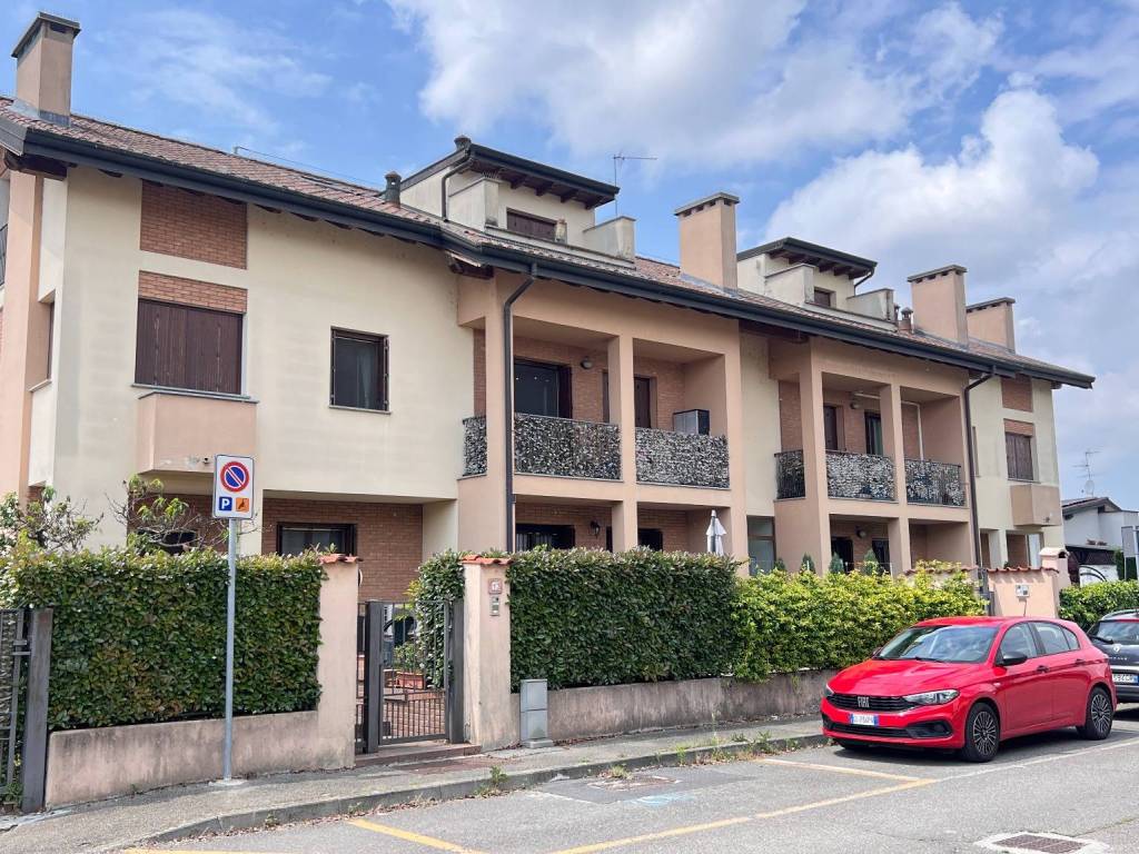 Appartamento a Castiraga vidardo in Via Salvo D'Acquisto, 9 - Foto 2
