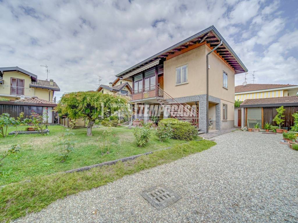 Villa a Cassano magnago in Via PIAVE 28 - Foto 2