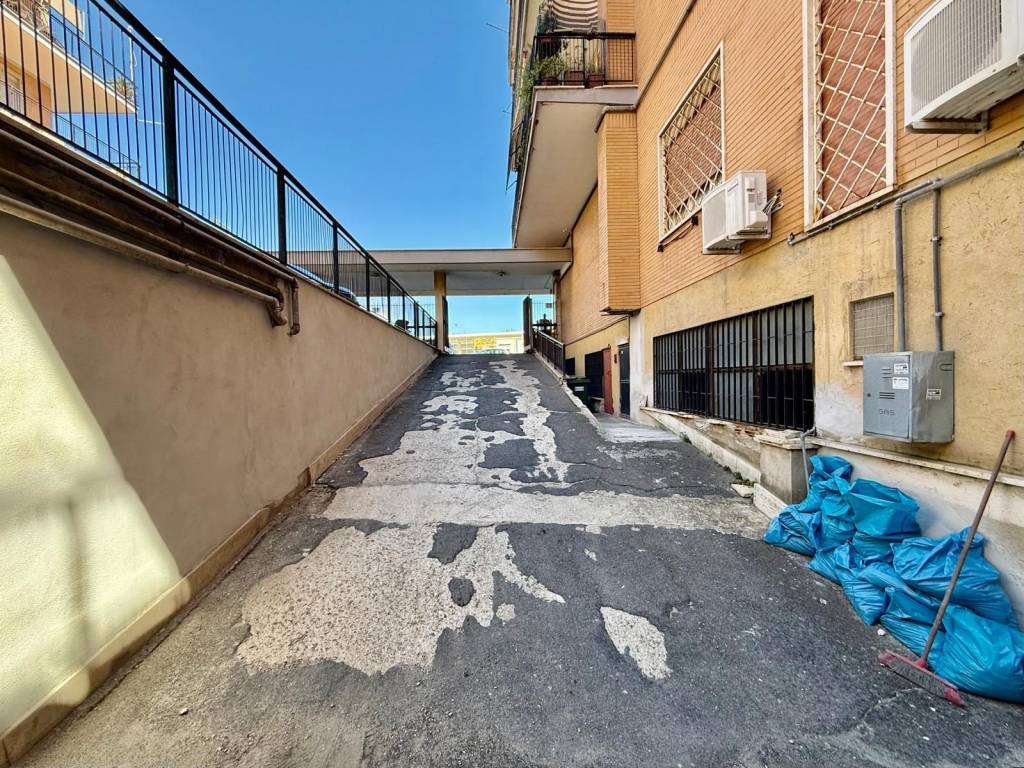 Box / garage a Ladispoli in Via Amalfi - Foto 3