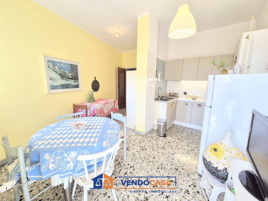 Appartamento a Finale ligure in Viale Dante Alighieri - Foto 4