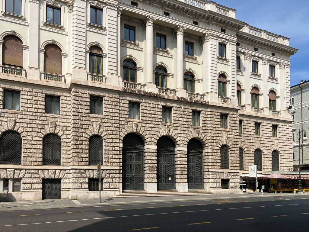 Palazzo / stabile a Trieste in Piazza della Repubblica, 2 - Foto 2