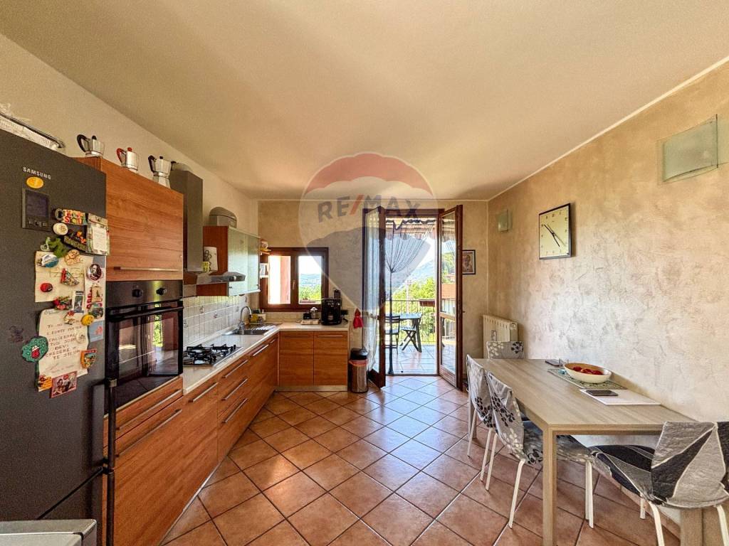 Appartamento a Viggiù in Via Fontanella, 3 - Foto 2