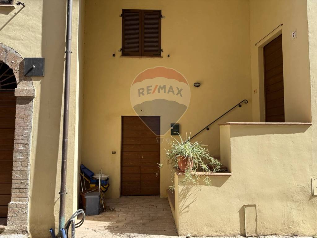 Casa indipendente a Foligno in LOC. BELFIORE - Foto 2