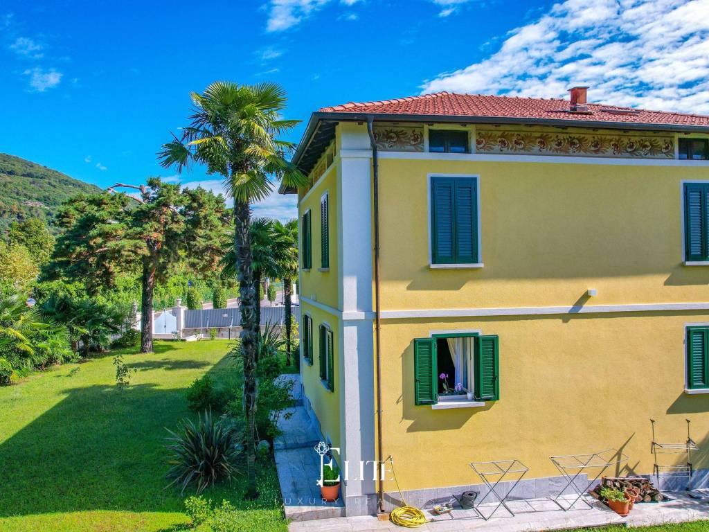 Villa a Lesa in Strada Statale del Sempione - Foto 2