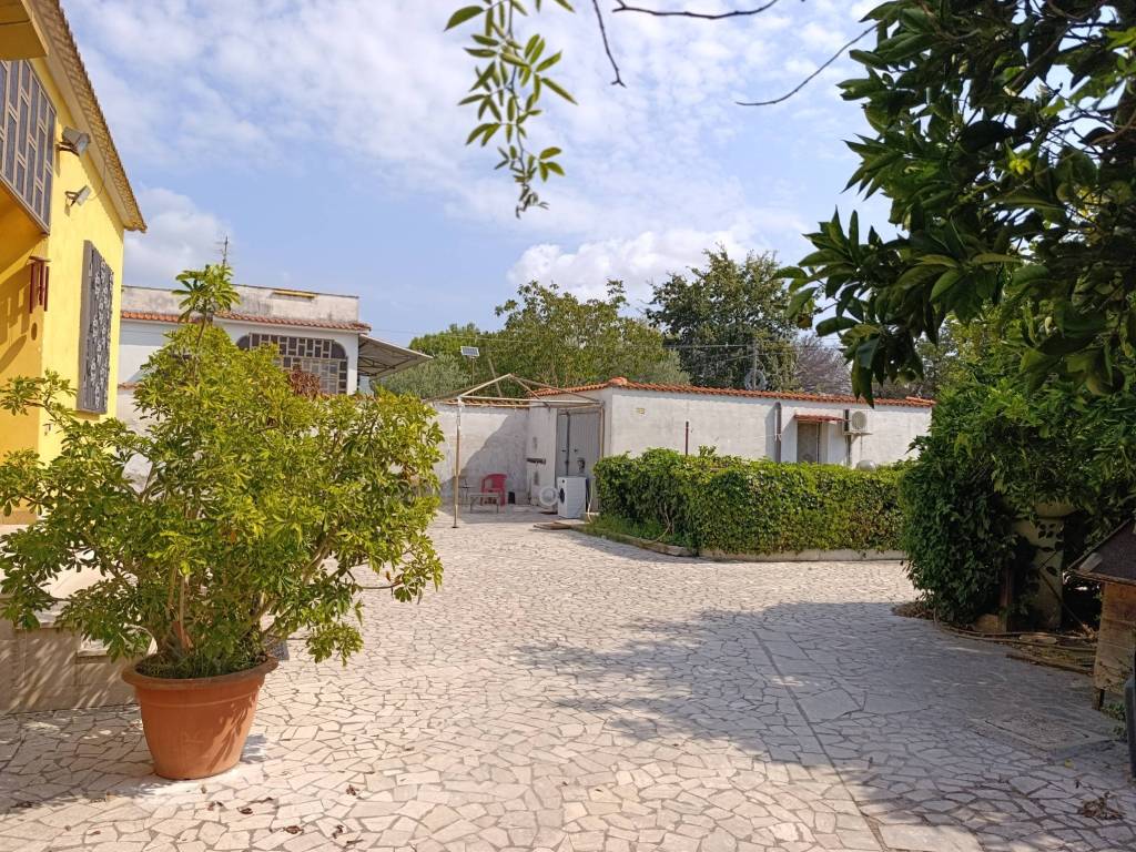 Villa a Aprilia in Via Vesuvio - Foto 2