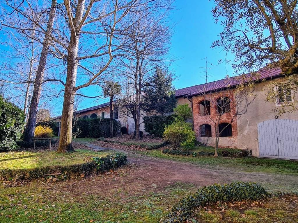 Villa a Gorla minore in Via Roma, 29 - Foto 4
