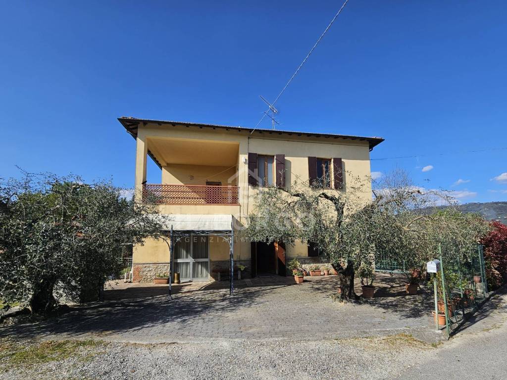 Casa indipendente a Pescia in via zei, 3 - Foto 2