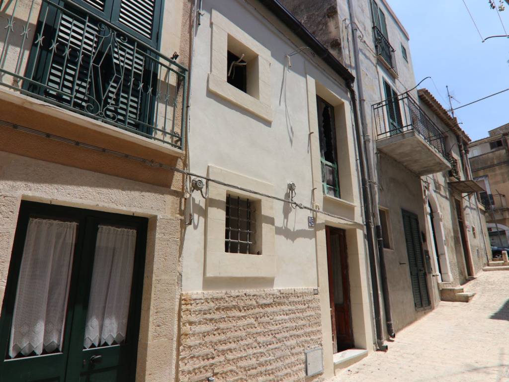 Appartamento a Scicli in Via Oliveto, 41 - Foto 3