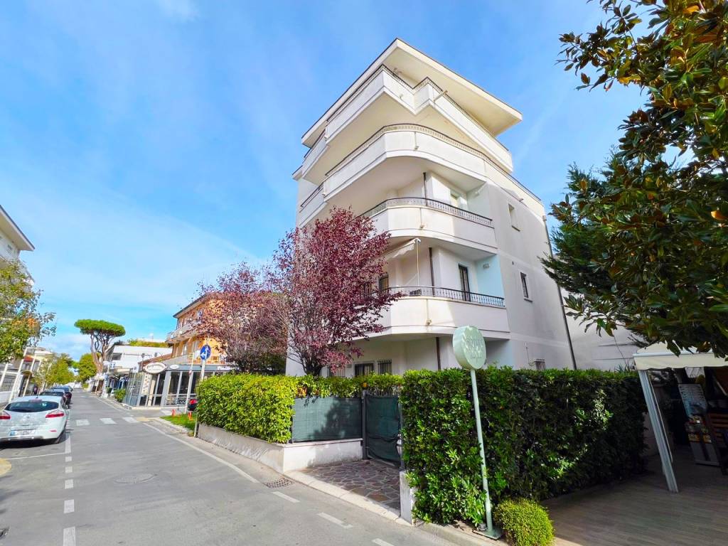 Attico / mansarda a Riccione in Viale Goffredo Mameli, 11 - Foto 4