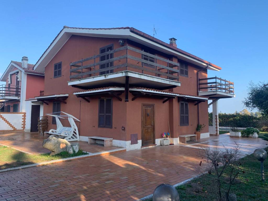 Villa a Ladispoli in Via del Sagittario - Foto 1