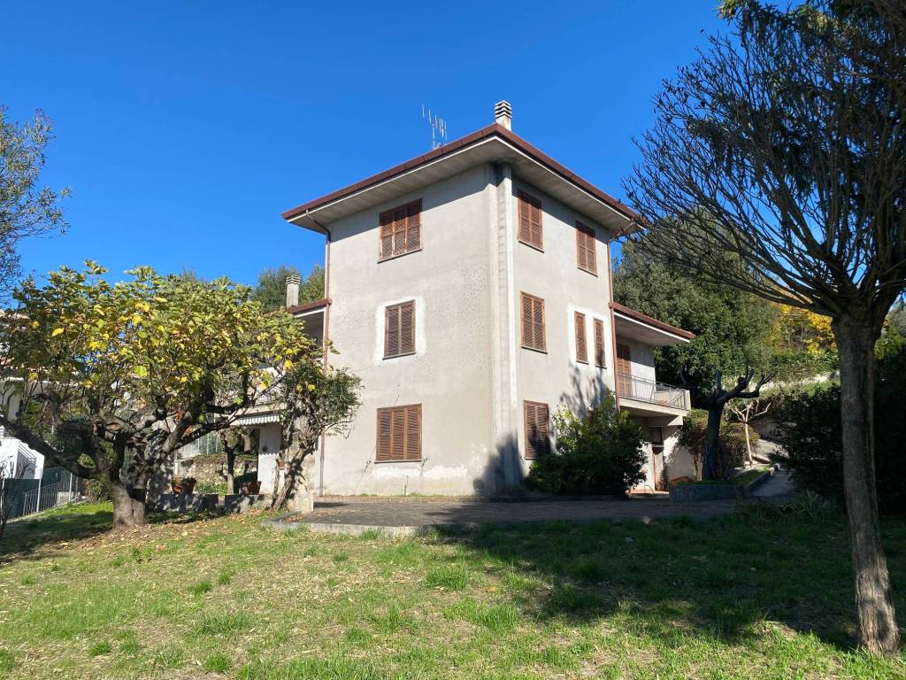 Villa a Sora in Via Salita dei Pini, 24 - Foto 2