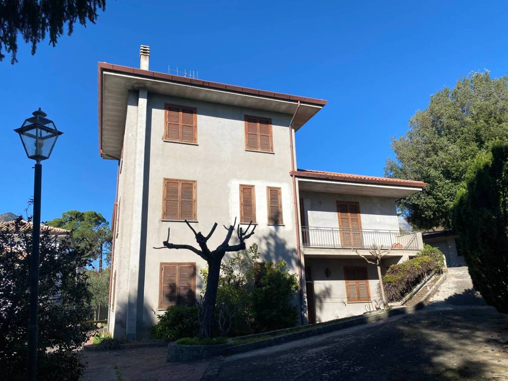 Villa a Sora in Via Salita dei Pini, 24 - Foto 3