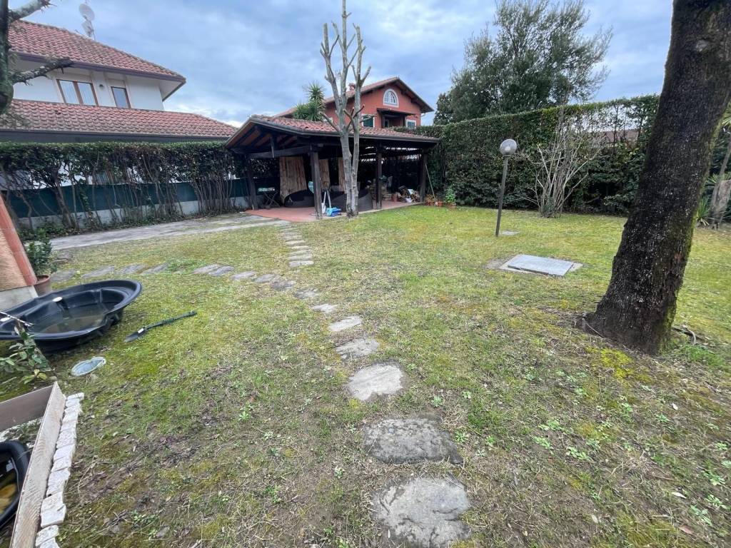 Villa a Forte dei marmi in Via Francesco Carrara - Foto 3