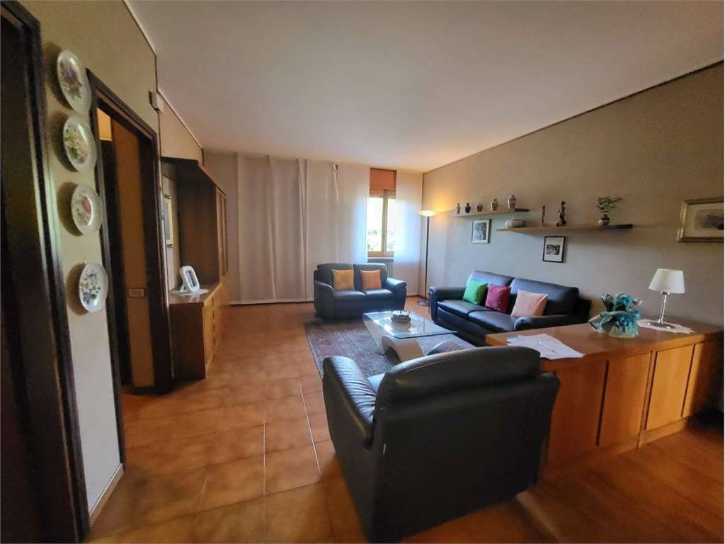 Appartamento a Borgomanero in Viale Kennedy - Foto 2