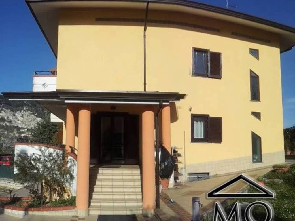 Villa a Pesche in Via Leonardo Da Vinci, 13 - Foto 2