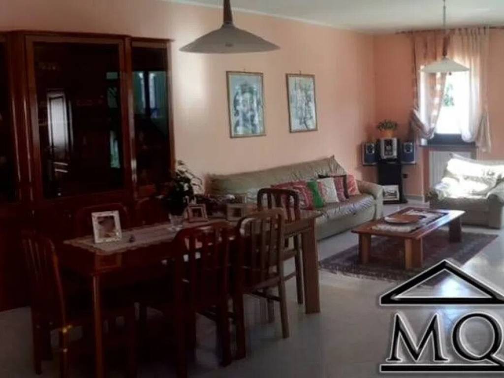 Villa a Pesche in Via Leonardo Da Vinci, 13 - Foto 4