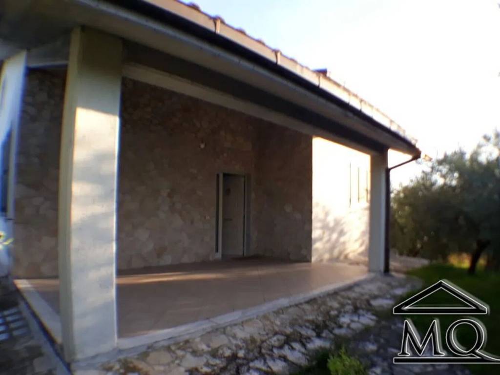 Villa a Macchia d'isernia in Contrada Colle Santa Lucia S.N.C. - Foto 2