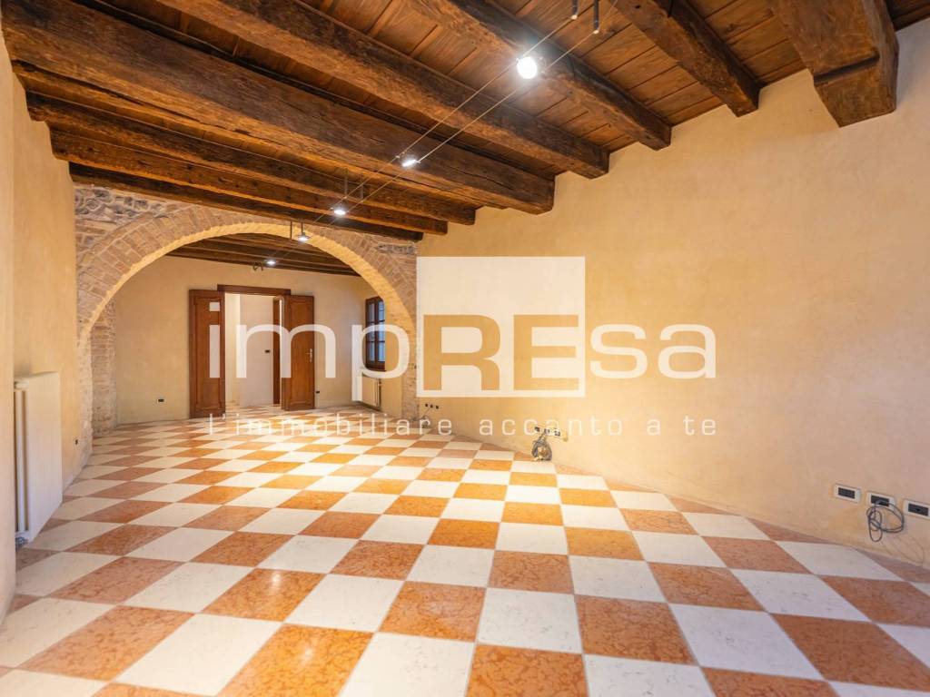 Appartamento a Valvasone arzene in Piazza Mercato, 3 - Foto 2