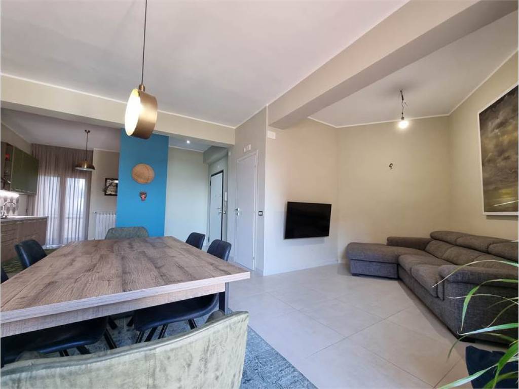 Appartamento a Catanzaro in Viale Vincenzo De Filippis, 68 - Foto 3