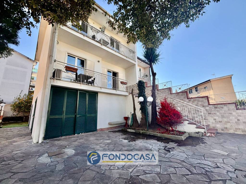 Villetta a schiera a Cesa in via giacomo leopardi - Foto 3