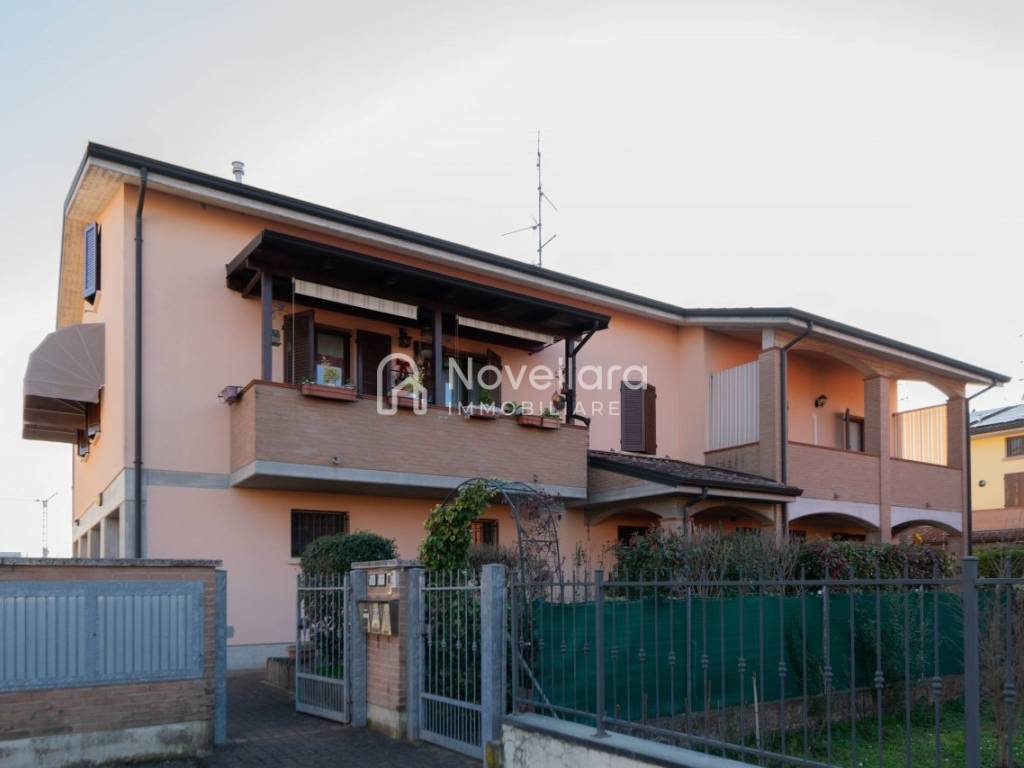 Appartamento a Novellara in Corso Giuseppe Garibaldi, 2 - Foto 2