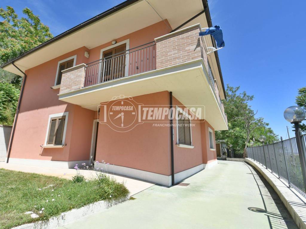 Villa a Folignano in Viale Genova 42 - Foto 3