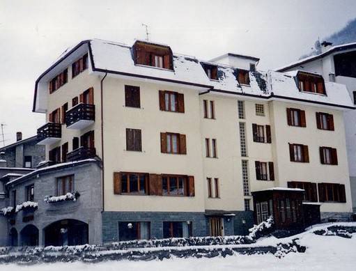 Palazzo / stabile a Chiesa in valmalenco in Via Funivia - Foto 2