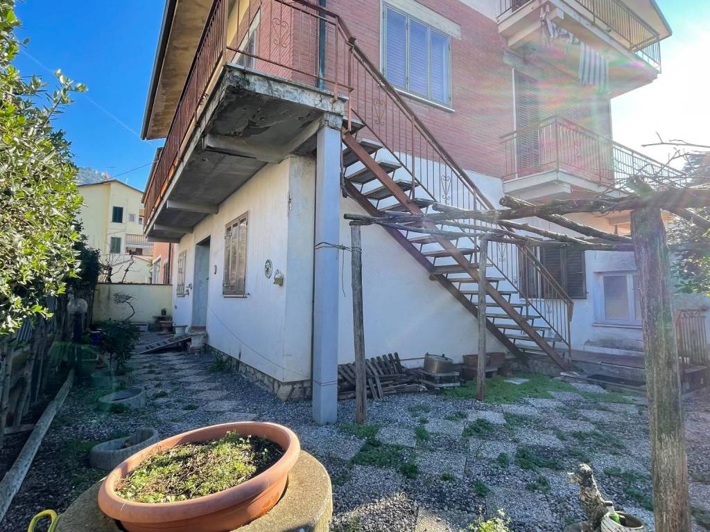 Villa a Monsummano terme in Via Lorenzo Bardelli - Foto 4