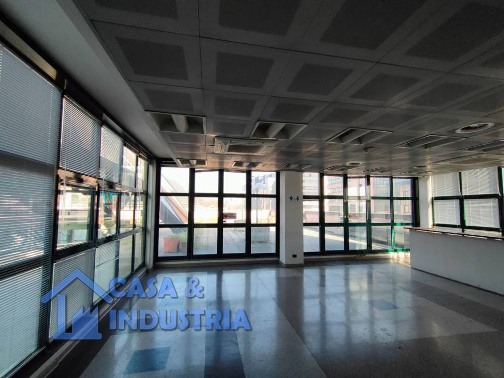 Immobile a Agrate brianza in Viale Gian Bartolomeo Colleoni - Foto 2