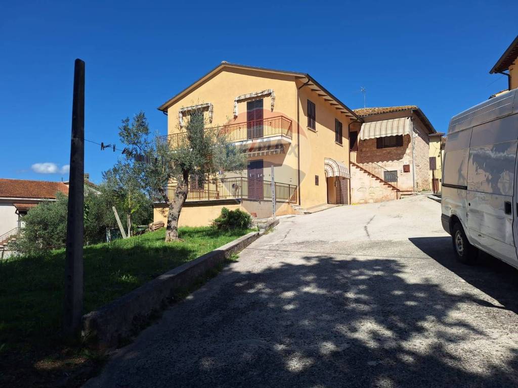 Casa indipendente a Trevi in VIA PINTURA, 4 - Foto 2