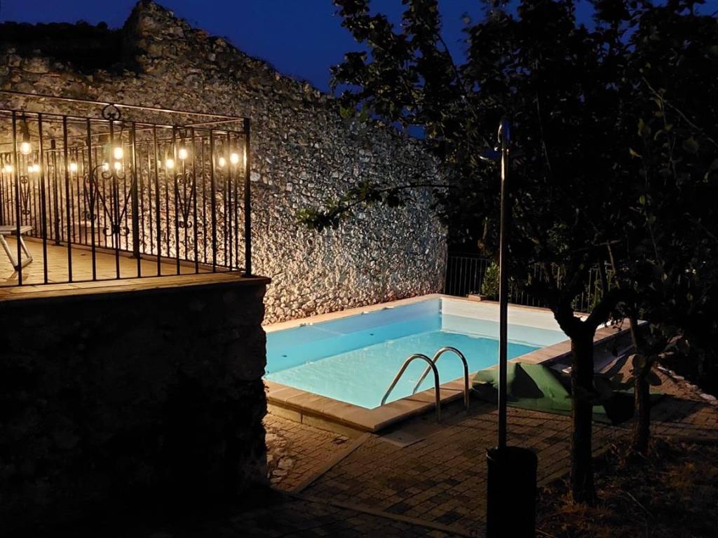 Casa indipendente a Castelvecchio calvisio in Via Cristoforo Colombo - Foto 4