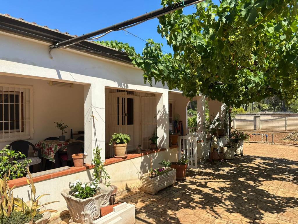 Villa a Brindisi in Strada per Serranova - Foto 3