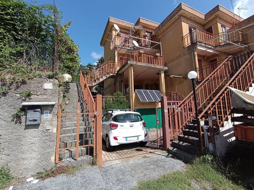 Appartamento a Savignone in Via Generale Francesco Strata, 35 - Foto 2