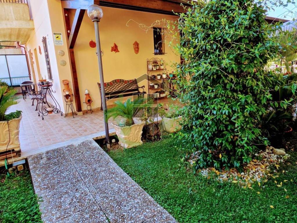 Villetta a schiera a Ascoli piceno in Via delle begonie, 165 - Foto 2
