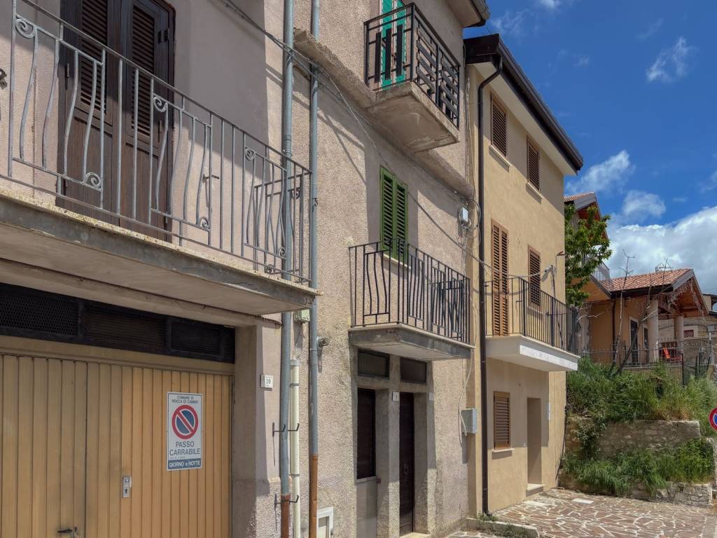 Appartamento a Rocca di cambio in Via Perella, 6 - Foto 2
