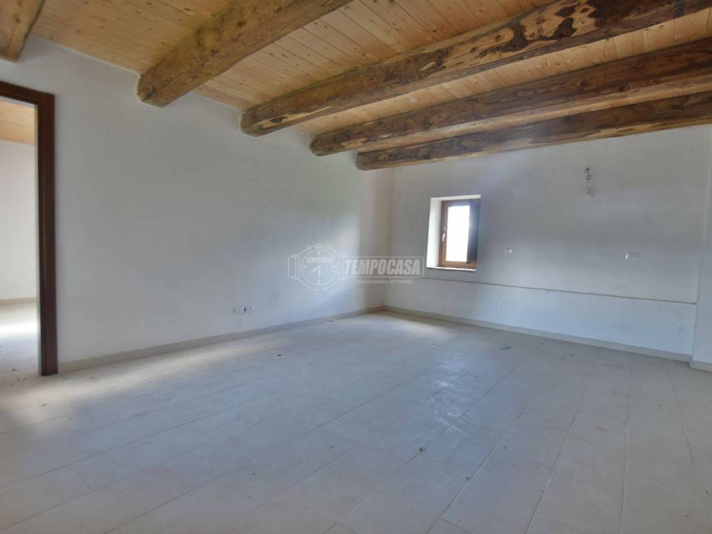 Villa a Camerino in Frazione Tuseggia - Foto 2