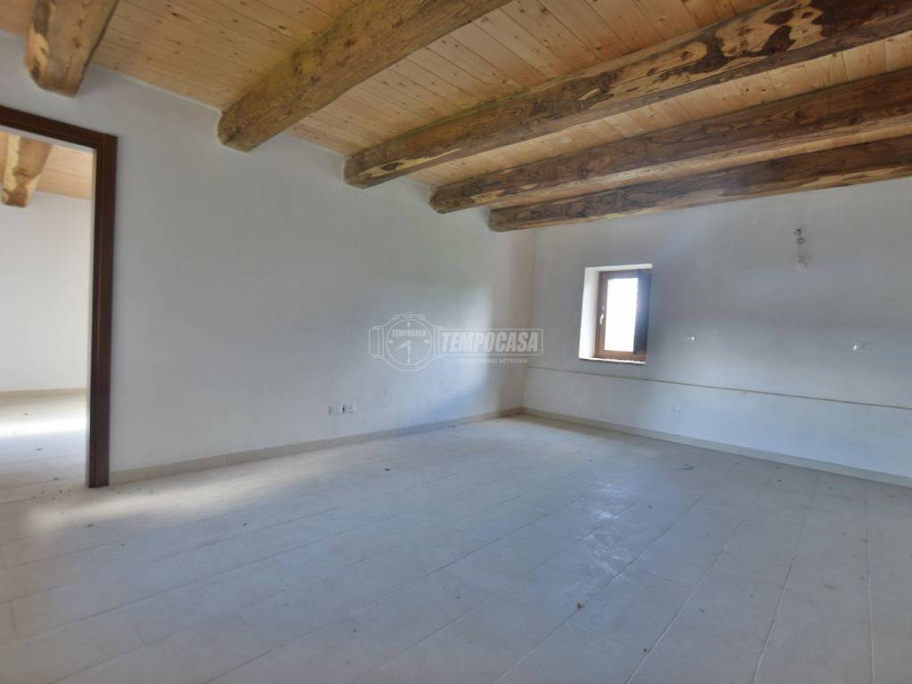 Villa a Camerino in Frazione Tuseggia - Foto 5