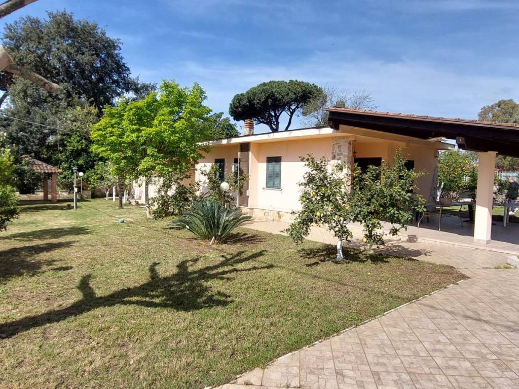 Villa a Terracina in Strada Provinciale Badino II - Foto 2