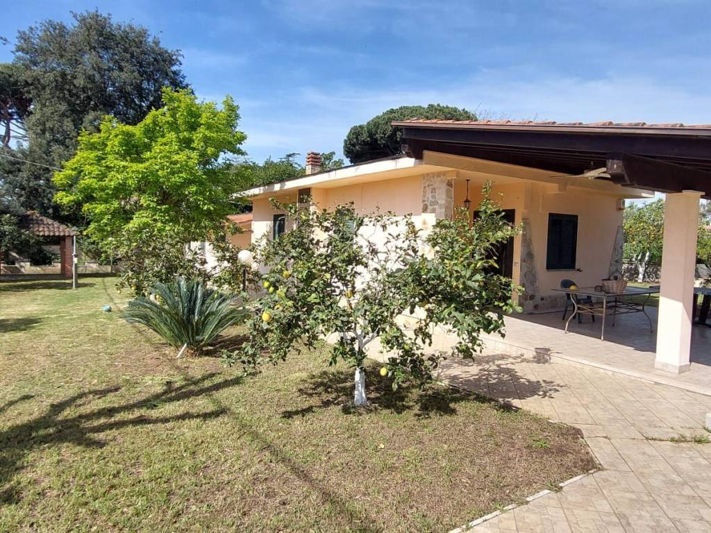 Villa a Terracina in Strada Provinciale Badino II - Foto 3