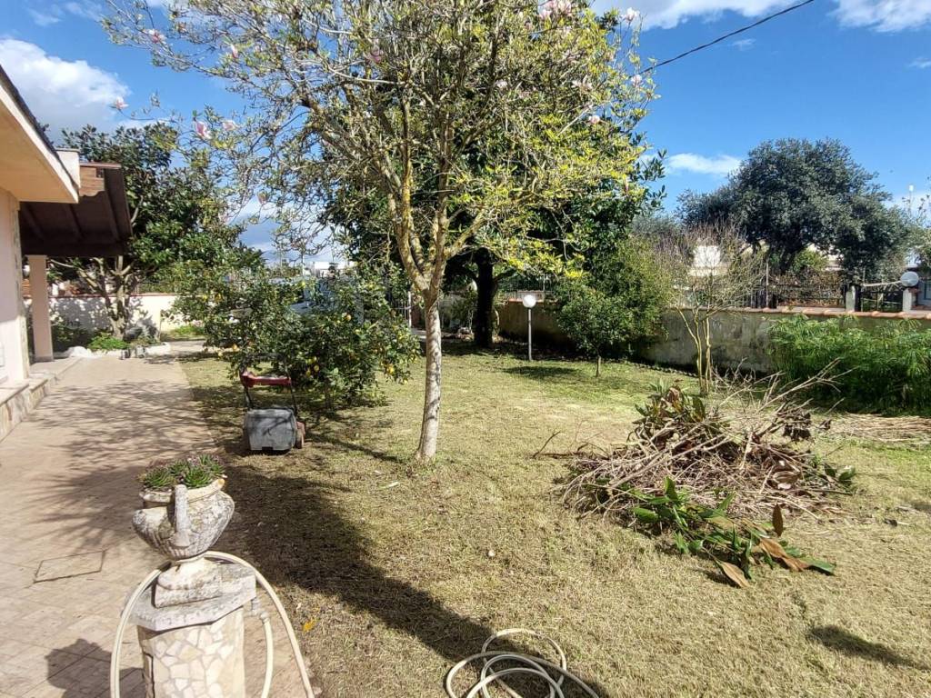 Villa a Terracina in Strada Provinciale Badino II - Foto 4