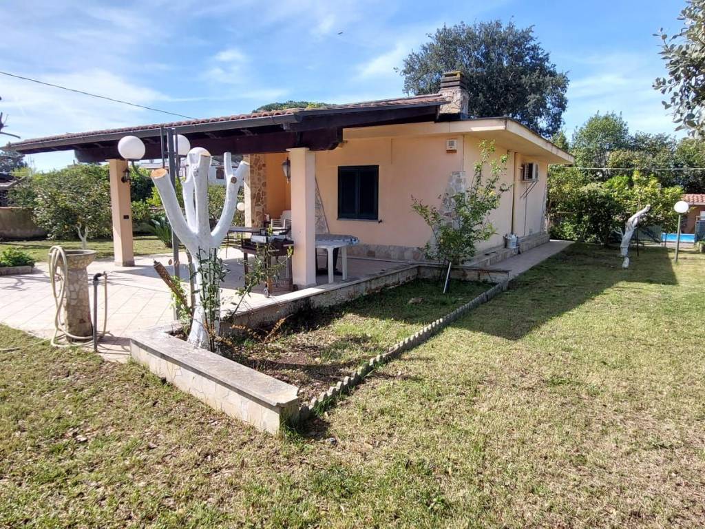 Villa a Terracina in Strada Provinciale Badino II - Foto 5