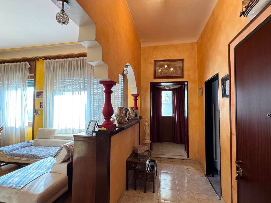 Appartamento a Tradate in Viale Guglielmo Marconi, 14 - Foto 5