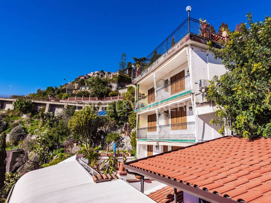 Palazzo / stabile a Taormina in Via Leonardo da Vinci, 46 - Foto 3