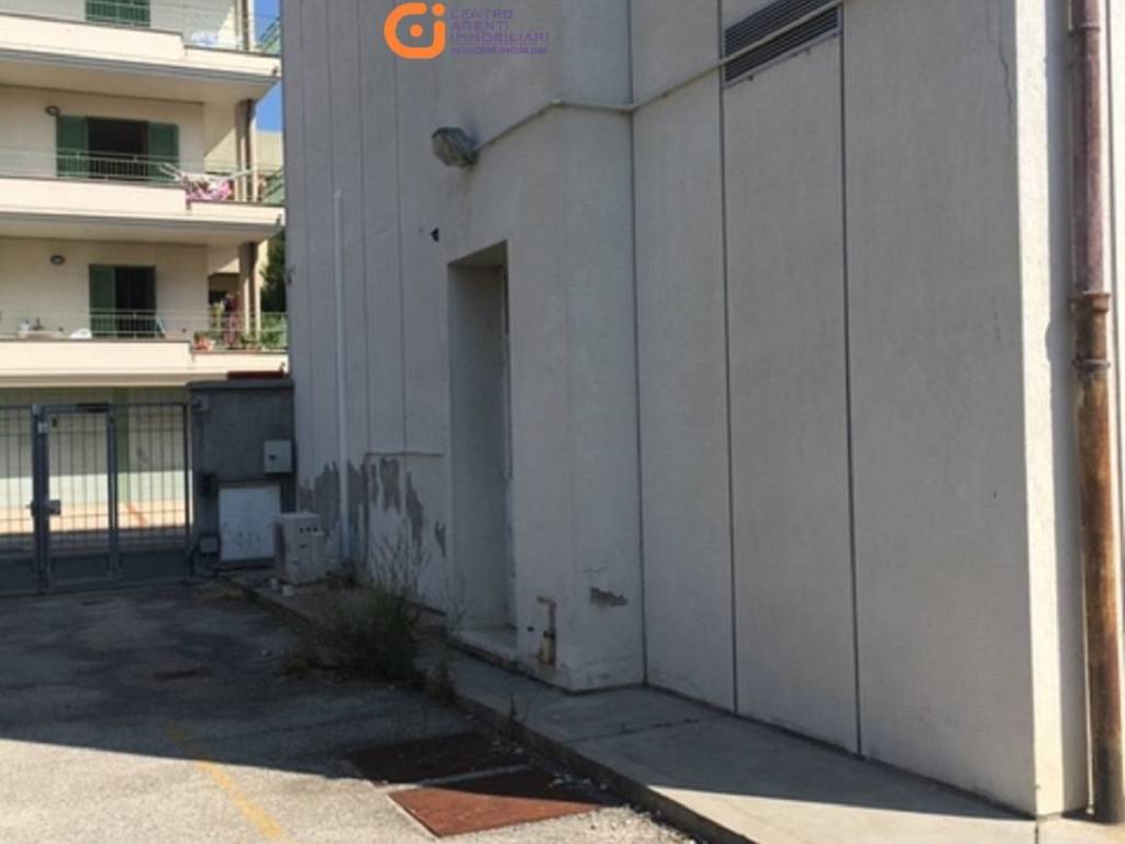 Palazzo / stabile a Alba adriatica in Via Cesare Battisti - Foto 2
